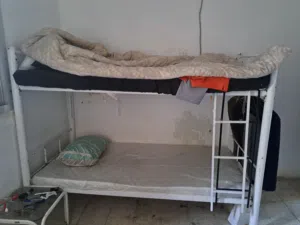 عدد 2 سرير حديد زوجى وركنة صاله