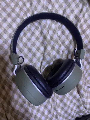 سماعات ST40 مستعمله لمدة جدا قصيرة ( شبه جديده) بس بدون كارتونه