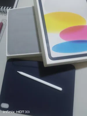 iPad 11 – 128GB Wi-Fi (Silver)  شبه جديد مع القلم والشاحن والجراب والفاتورة – بسعر مغري