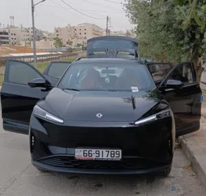 خدمات توصيل في عمان وإلى جميع المحافظات أحدث السيارات 2026