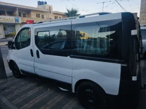 رينو-ترافك-2012-باص-نظيف