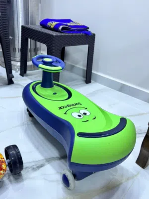 سكوترات عدد 2 جديد وسيارة اطفال جديدة