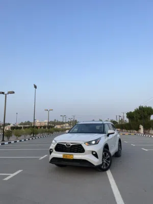 Used Toyota Highlander in Al Sharqiya