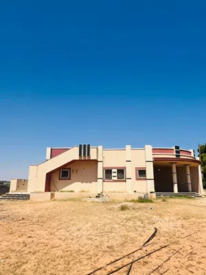 5 Bedrooms . 4 Bathrooms . 320 m23