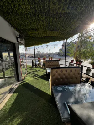 Ready-to-Operate Premium Restaurant for sale-Lease Transfer