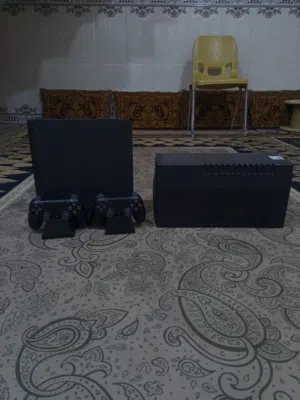 بلي ستيشن 4 مع يدى واحده وستاند ويوبيأس