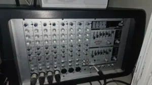 مكسر صوت مع بور