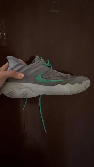 Giannis immortality 4  shoe size is 45 or a size 11
