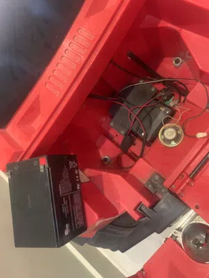 سيارة لعبة أطفال