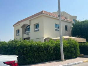 للبيع فيلا تجارية