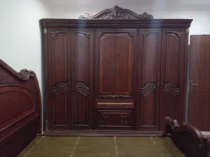 غرفة نوم بحالة جيدة