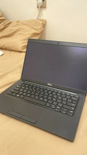 للبيع لابتوب شبه جديد