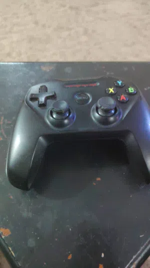 يد تحكم controller من شركه steelseries  للبي سي والايفون والايباد وapple tv