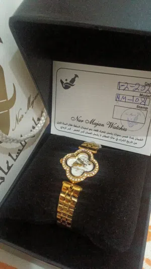 ساعة نسائية أنيقة للبيع