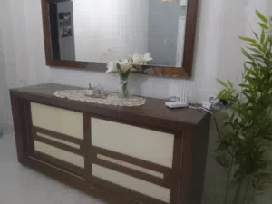 انتريه .. مرايا كبيرة وارفف داخلية وبابين سحاب مستعمل