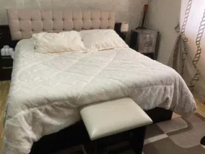 تخت مزدوج مع تسريحة فقط ب 60 دينار