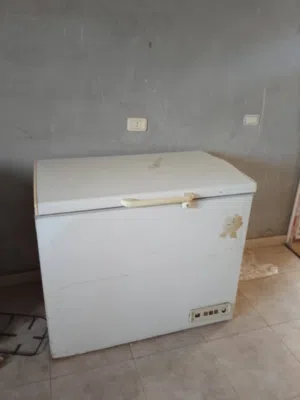 فريز للبيع شبه جديد يبي غاز بس ربي ايبارك والله حاجه مديفه تبي صور ليه اكتر تعال وتس