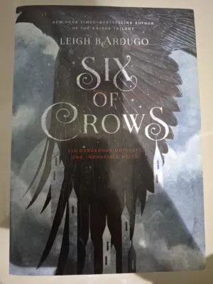 كتاب SIX OF CROWSللكاتبه LEIGH BARDUGO
