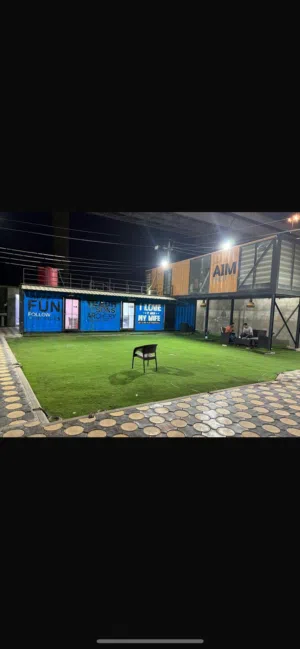 حاوية مكتبية مناسبة للسكن والعمل ( مجهزة تأسيسات كهربائية، وعازل صوفي وجبس بورد، وأرضية سيراميك )