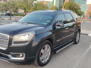 2015 GMC Acadia Denali AWD – Top of the Line Black جي إم سي أكاديا دينالي دفع رباعي 2015