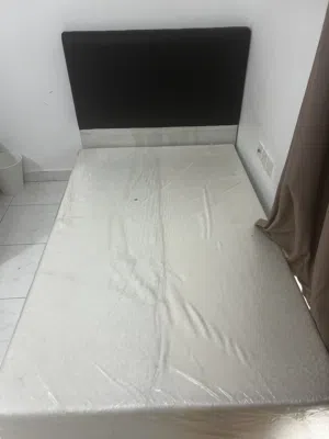 سريرين بدون مرتبه + دولاب للبيع