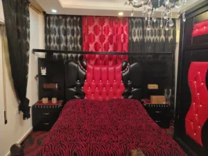 غرفة نوم كامله بحاله جيده لا يوجد أي خدش ولا كسر