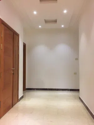 فيلاه ثلاثه طوابق مفصولات قريبه على الرأسي