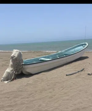 اريد قارب 18 قدم ومع مكينه واعطيه قارب 22 قدم بدون مكينه