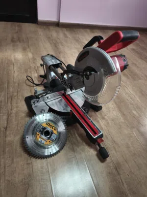 منشار ذيل متحرك Miter saw مستعمل استخدام بسيط مع الشفرة للبيع