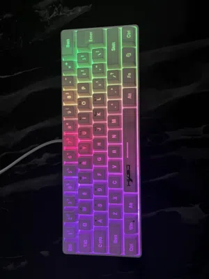 كيبورد بالون الأبيض في حالة جيدة واير  White color keyboard in good condition wired