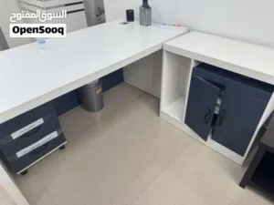 طاوله مكتبيه للبيع العاجل