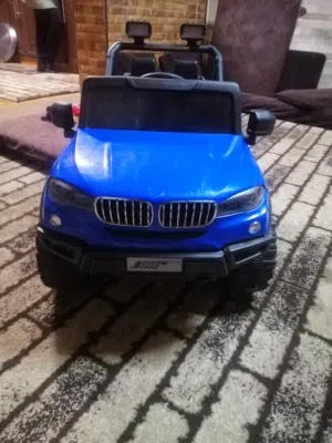 سيارة أطفال BMW
