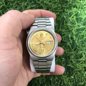Seiko 5 .  Original automatic watch.  Japan made  size 38 super clean.  no scratch