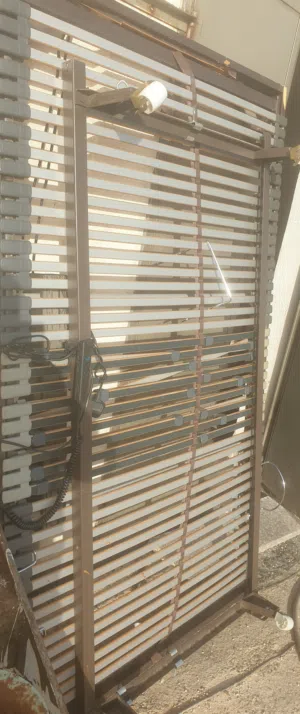 سرير طبي شرائح طبيه لكبار العمر والمرضى من غير فرشه قاعده للمنزل او للعيادات مع جهاز تحكم وريموت