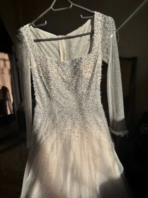 فستان سهرة بحاله جيده وجديده لبسه واحده فقط وسعر منافس وارد دبي faiz couture جدا في البيع رجاءً