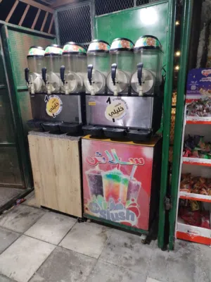 ماكنتين سلاش دمبر بحال الوكاله مع الطاولات للبيع المستعجل