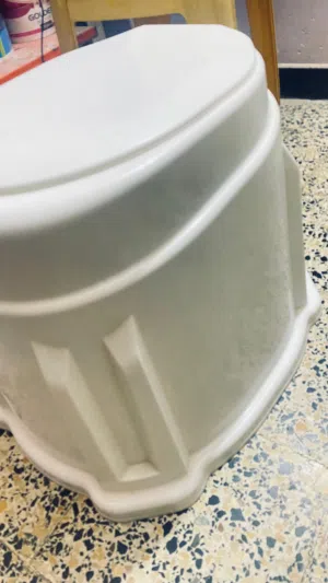 قعادة حمام كبار السن نظيفه غير مستخدمه