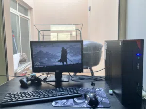 شاشه و بي سي  الجيل 3 كور i5 وكيبورد وماوس للبيع سعر 50 BD