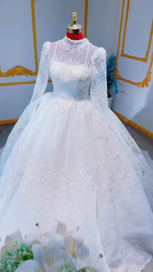 فستان زفاف ابيض