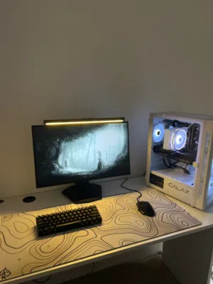 سلام عليكم للبيع ميز مكتبي وكيمنك