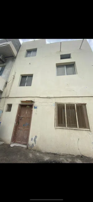 43 m2 2 Bedrooms Townhouse for Sale in Manama Karbabad