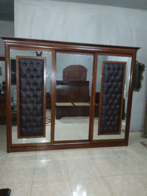 غرفة نوم ماستر تفصيل خشب لاتية18 مقشط زان قشرة بلوط بحالة ممتازة جدا جدا شبه جديد (يوجد خدمة توصيل)