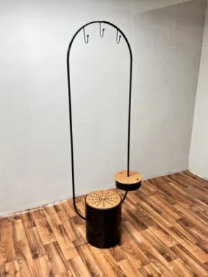 مبخره ملابس و علاقه نفس الوقت تعطي منظر جميل للغرفه جودتها جدا ممتازه و تقدر تحط ملابس كثيره و بخرها