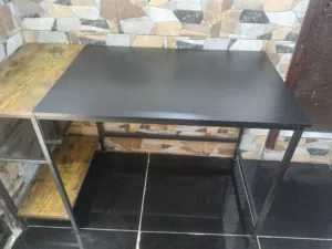 طاولة للدراسه متعددة الاستخدامات