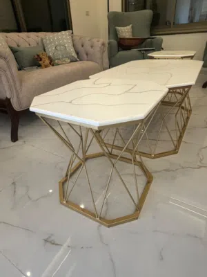 طاولة وسط وطاولتين جانبيات