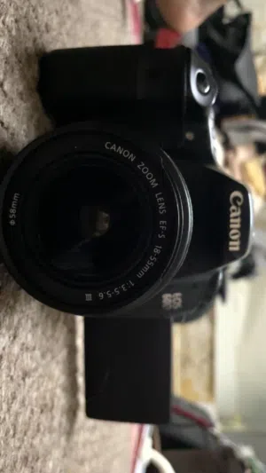 Canon EOS 60D DSLR Camera + 18-55mm Lens + Charger  Excellent Condition