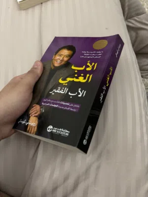 كتابين في حاله جيده لم يتم استعمالهم كثيرا