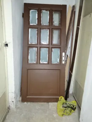 بابين داخلي تفصيل خشب صولد ثقيل مع زجاج  بدون حلق بس كشفات