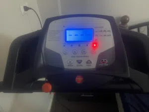 جهاز تردميل جهاز ركض شبه جديد
