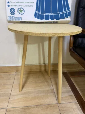 Round accent table
